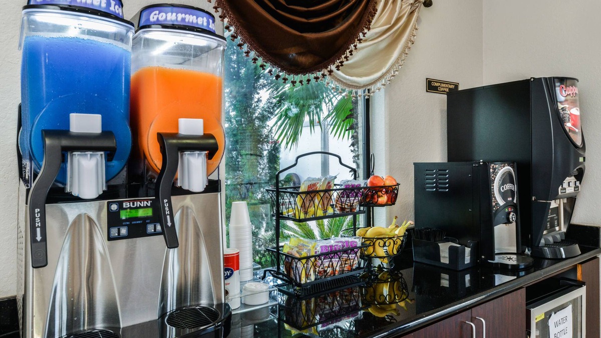 Clodine Hotel | Scottish Inn & Suites Highway 6 South