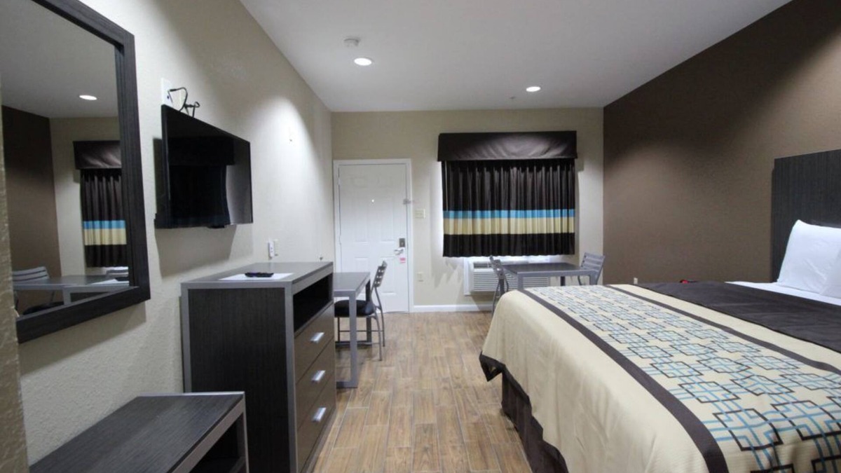 Baytown Hotel | Scottish Inn & Suites