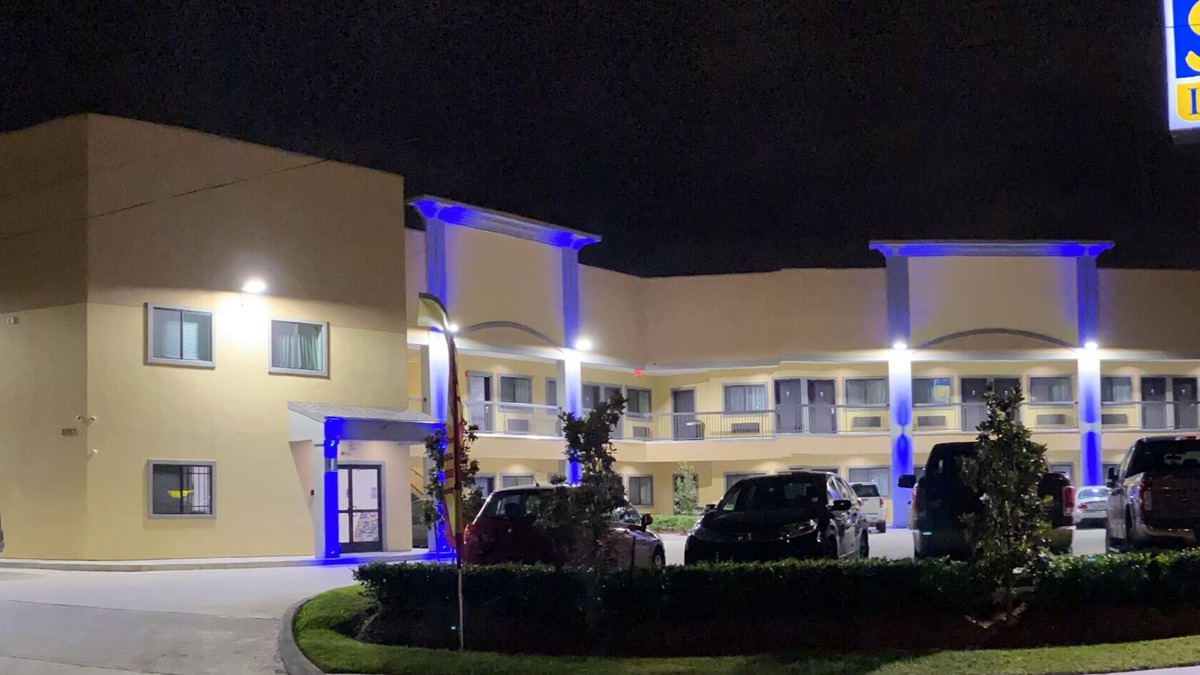 Barrett Hotel | Scottish Inn & Suites