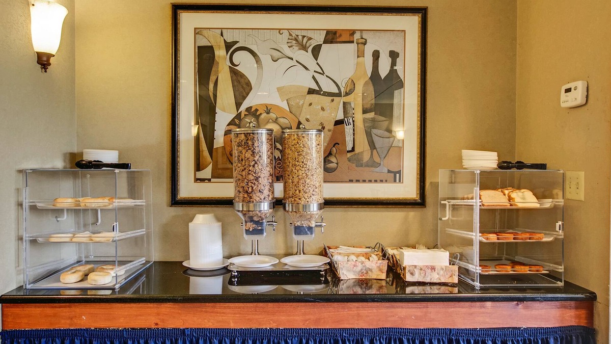 Cedar Knolls Hotel | Scottish Inn
