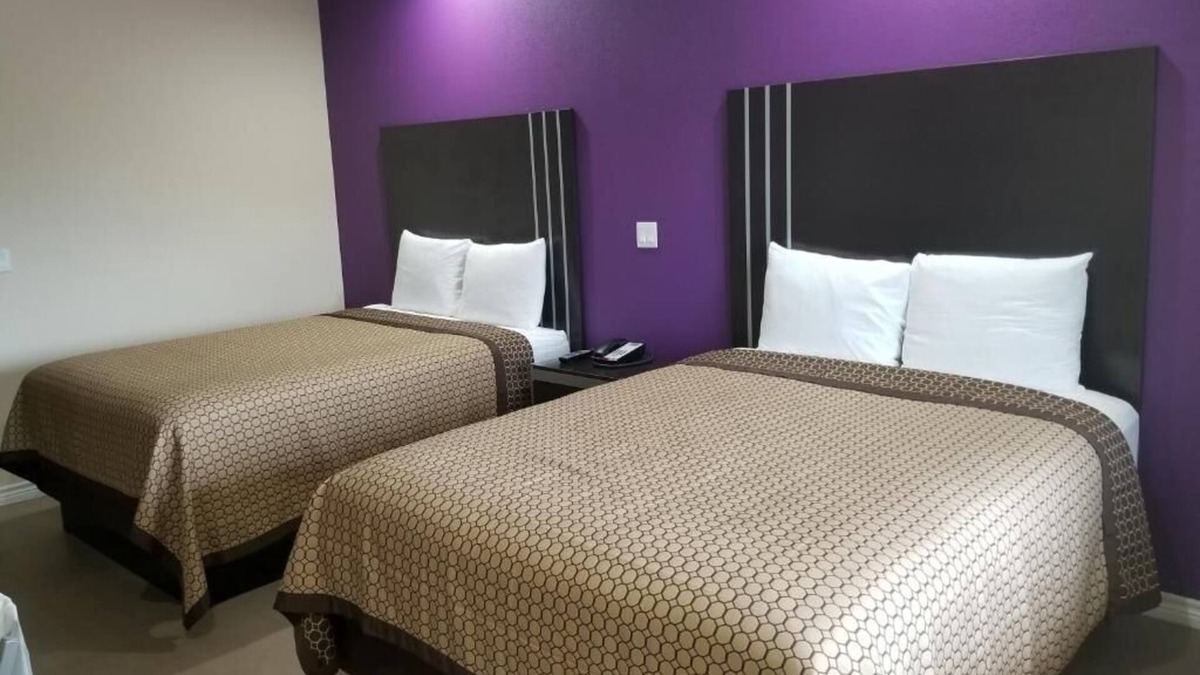 Bay City Hotel | Scottish Inns Bay City, 2 Queen Beds Kitchenette Non-Smoking, 2 Units