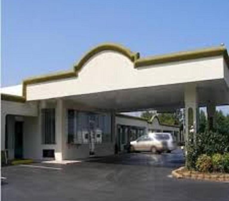 Commerce Hotel | Scottish Inns - Commerce