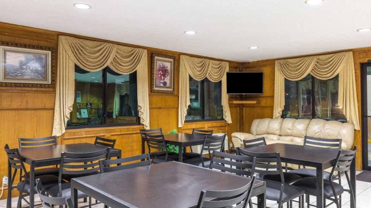 Balch Springs Hotel | Scottish Inns & Suites