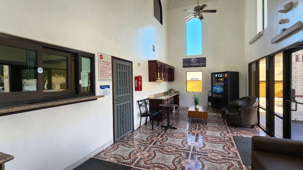 Clodine Hotel | Scottish Inns & Suites Sam Houston Pkwy