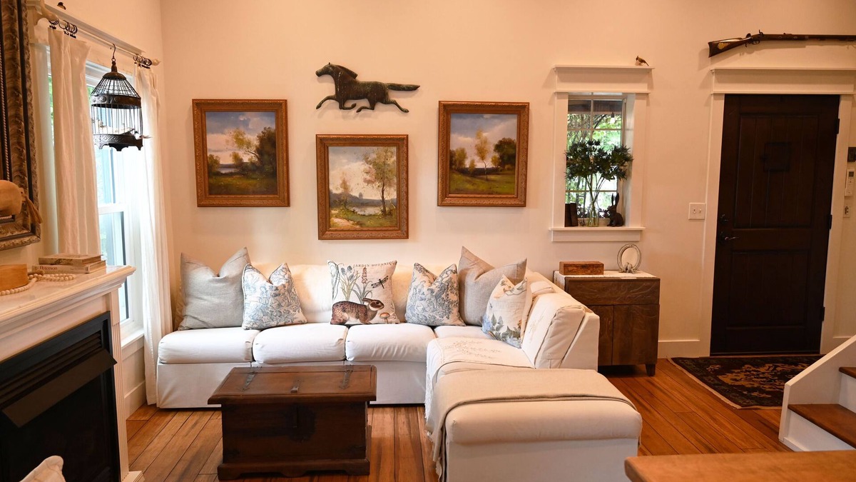 Caroline Apartment | Scottland Yard Farm -Queen's Quarters