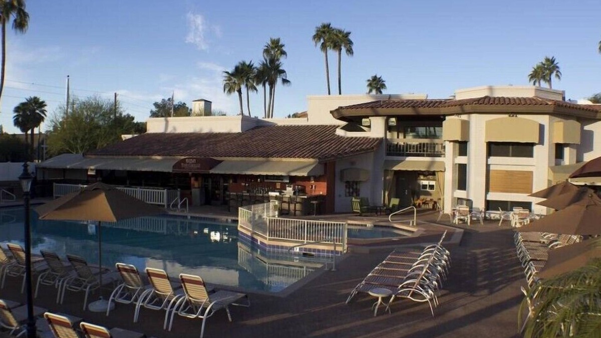 Arcadia Condo | Scottsdale Camelback Resort Elegant 2BR Condo with Garden