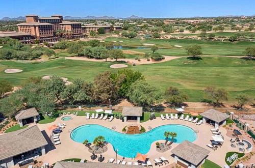 Kierland Apartment | Scottsdale Stay - Parking - Pool - King Beds - N272