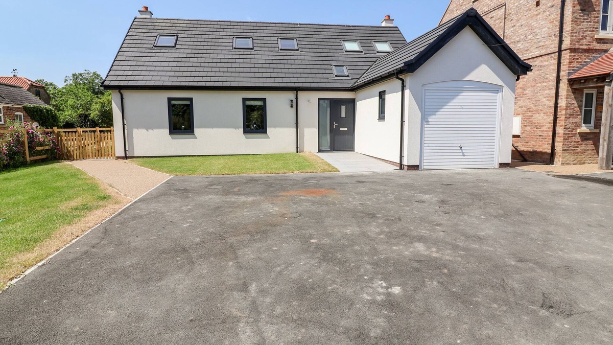 Newton on Derwent Cottage | SCOTTWIL, family friendly, with a garden in Wilberfoss