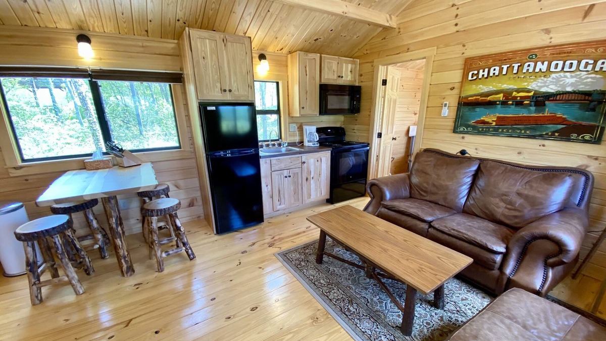 Lupton City Cabin | Screech OwL Cabin for 2