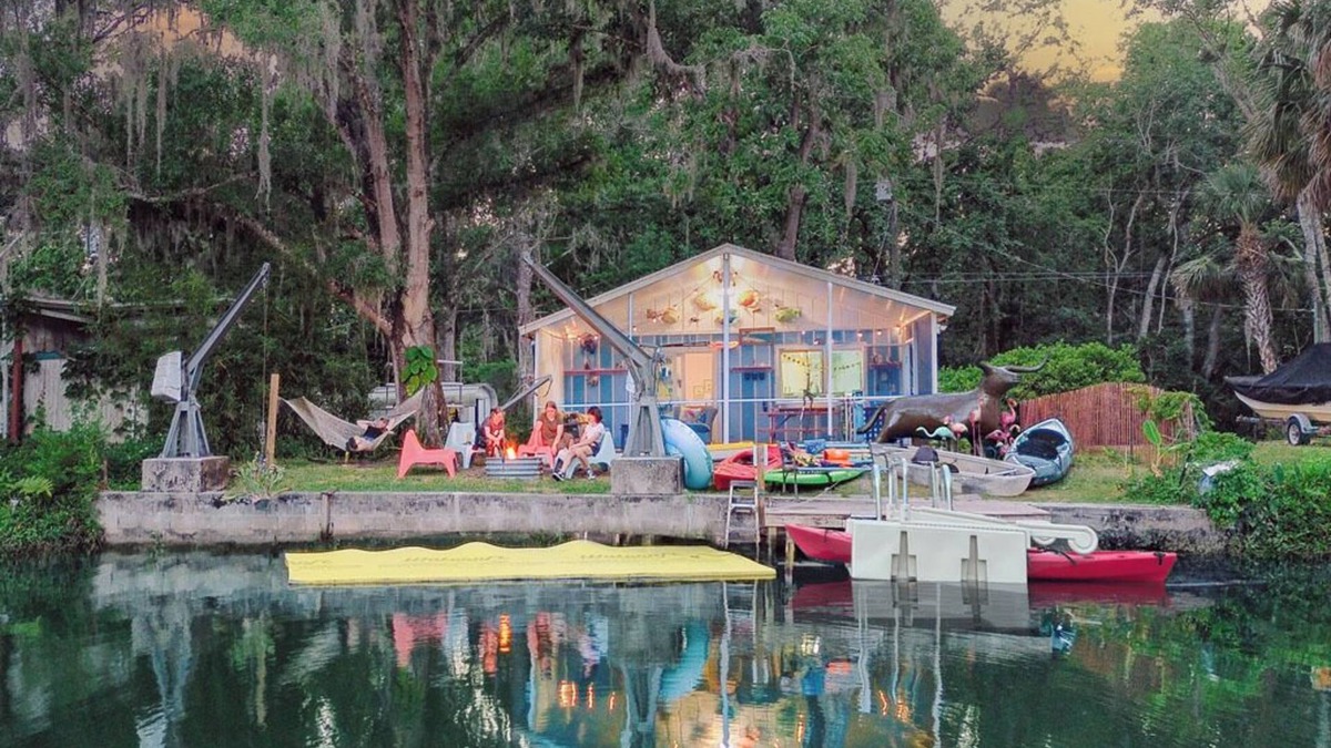 Weeki Wachee Gardens Cottage | Screened Lanai/Clear Kayak/Waterfront/Fire Pit