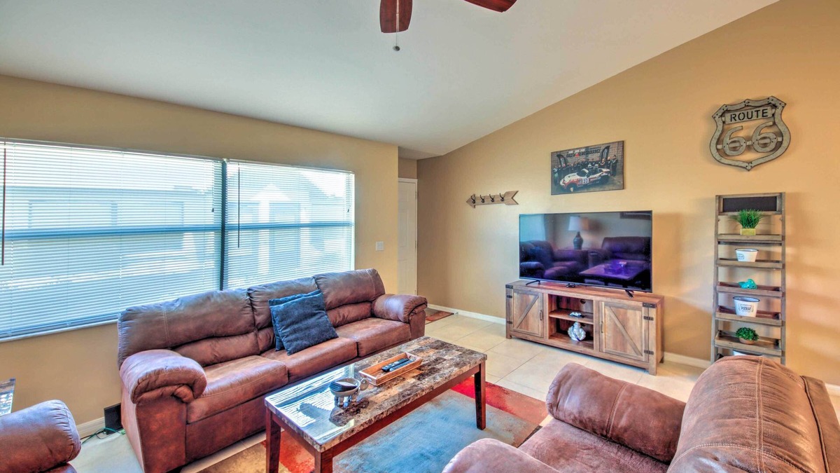 Highland Condo | Screened Porch + Pool Access: Cozy Sebring Condo