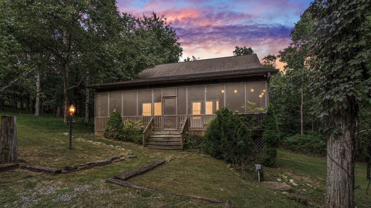 Luray House | Screened Porch w/Swing, Fire Pit, Grill & Deck