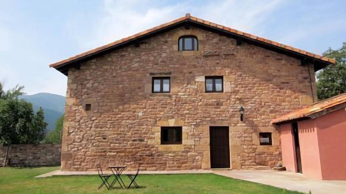 Villar Cottage | Self catering The Deer House for 10 people