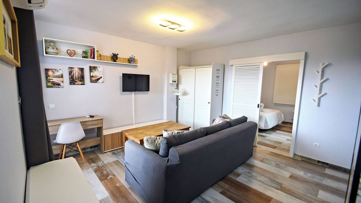 San Martin de Valdeiglesias Apartment | Serene Lakeview Retreat