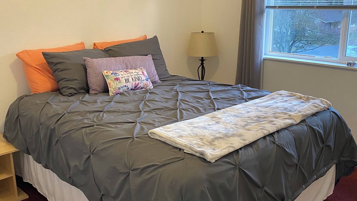 Morningside House | SE Salem Oregon, Summer St Home 9 miles from downtown Salem 2 bedroom 2 bathroom