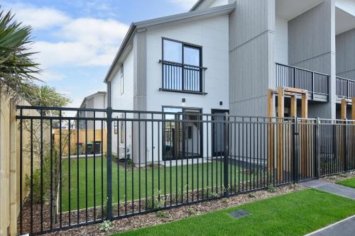 New Brighton Apartment | Sea air and Sandy Beach, beautiful 1 bed 1 bath