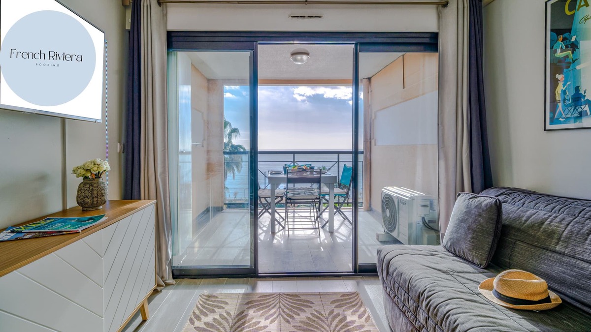 Cannes La Bocca Apartment | Sea and pool view in Cannes!