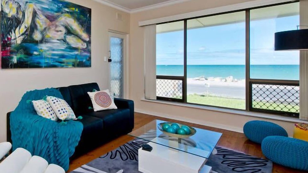 Glenelg North Cottage | Sea At Your Doorstep - Perfect Beach Holiday