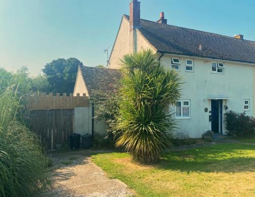 Lydstep House | Sea Bean 2 Bedroom House Manorbier Tenby Pet Friendly