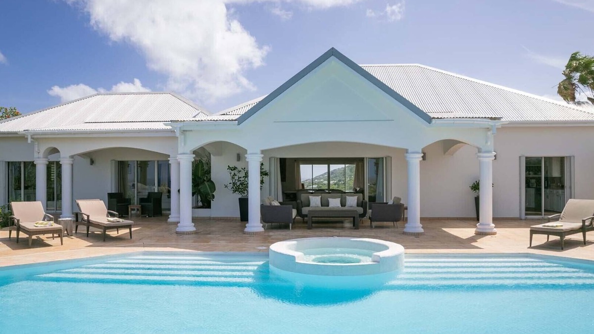 Mont Jean Villa | Sea Bird 19- Beautifully furnished & spacious, dramatic ocean & landscape views