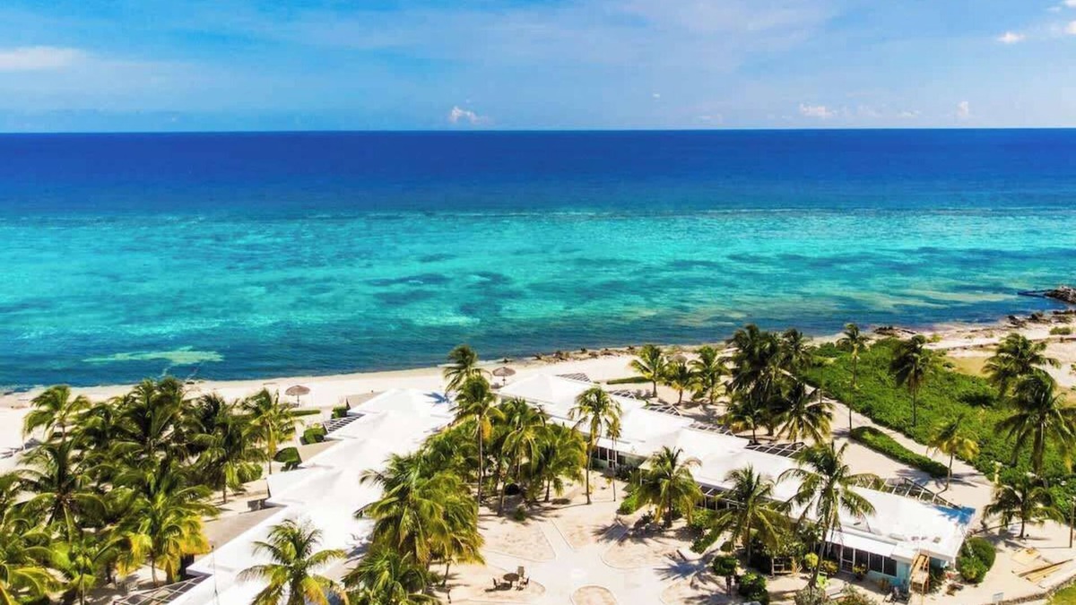 Rum Point Condo | Sea Biscuit 1BR Oceanfront at The Sea Lodges