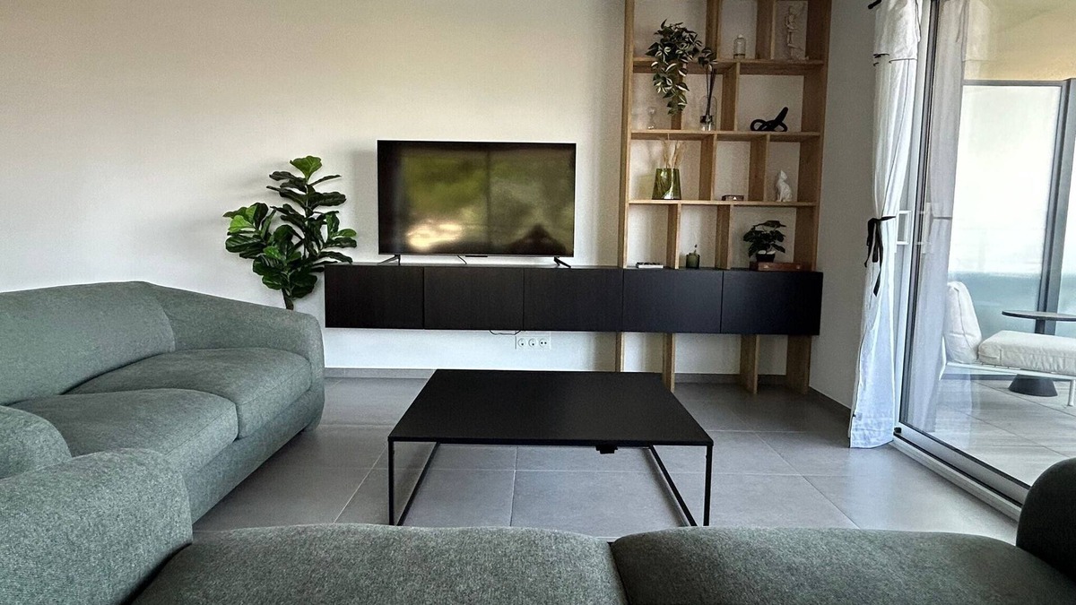 Saint Antoine Apartment | Sea breeze: a 3 bedroom 2 bathroom apartment with a shared pool in Nice