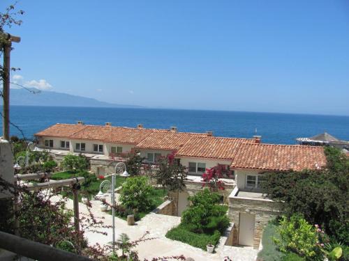 Sarande Apartment | Sea Breeze Apartment Bougainville Bay
