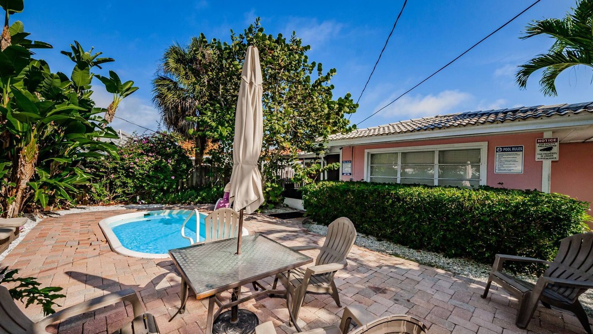 Carlouel House | Sea Breeze Beach House | Private Pool | Steps to the sand