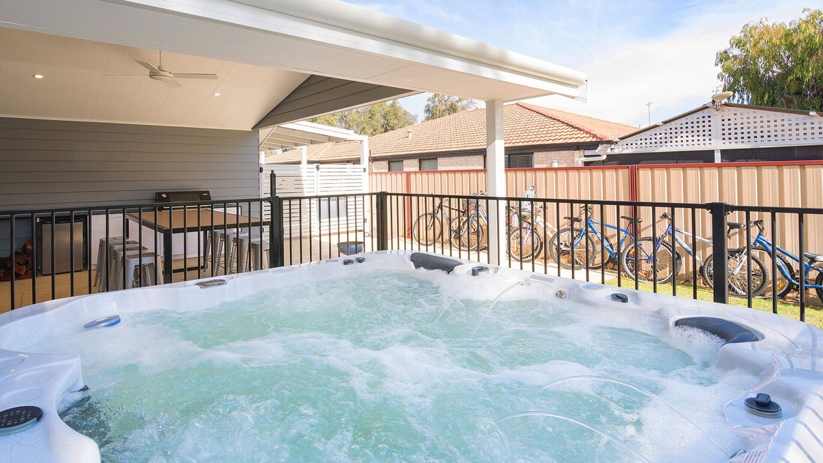 Broadwater House | SEA BREEZE - Beachside Family Haven