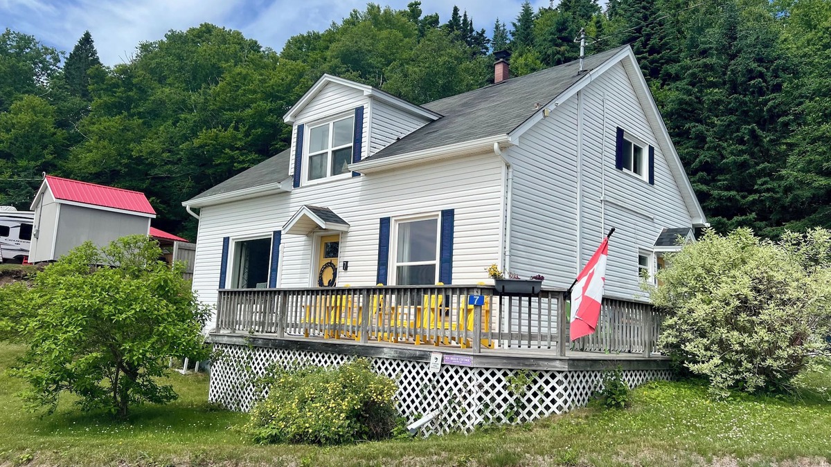 Bay View Cottage | Sea Breeze- Cave View Cottages- Year Round Vacation Rental.