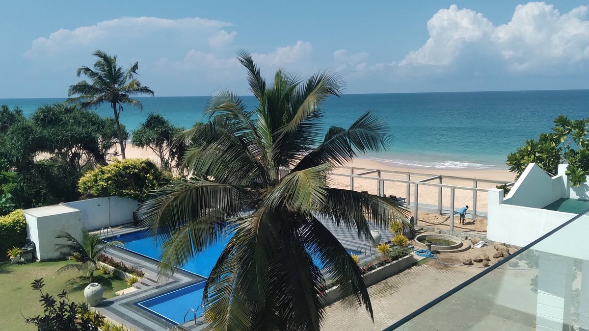 Hikkaduwa Bed & Breakfast | Sea Breeze Hotel Ambalangoda