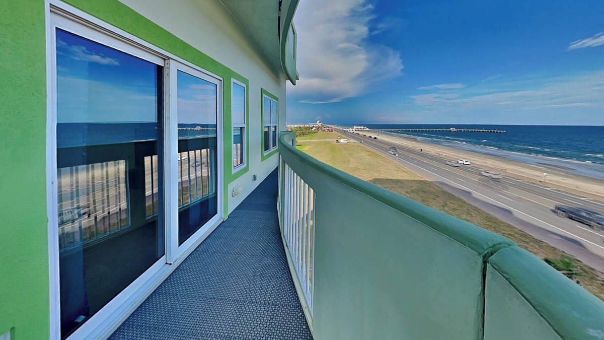 Galveston Condo | Sea Breeze | Oceanfront, Pool + Hottub