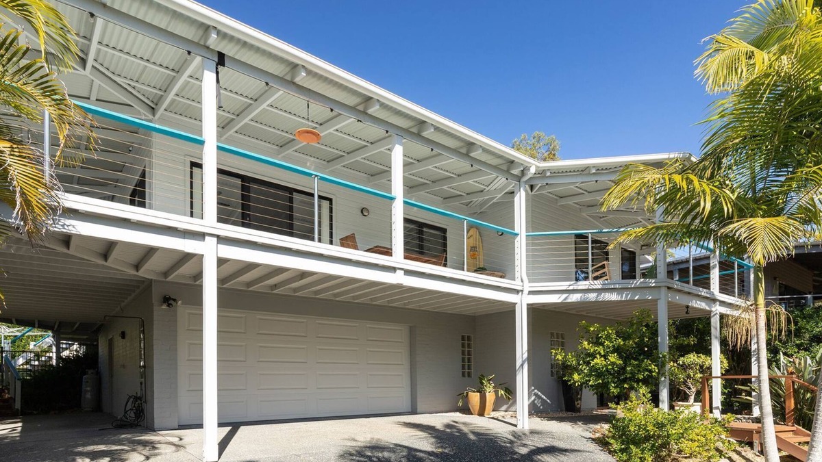 Elizabeth Beach House | Sea Breeze - perfect beach getaway for family, friends and pets