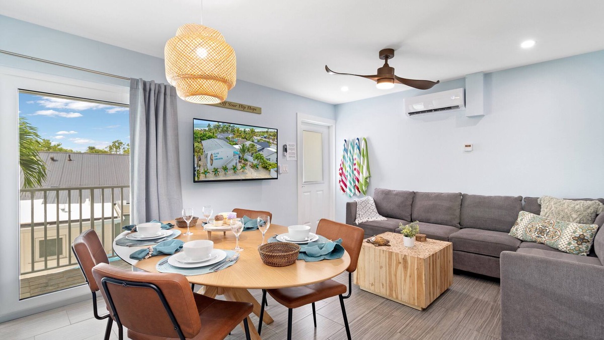 Siesta Key Village House | Sea Breeze - Pet Friendly, Located in Siesta Key Village, Steps to Siesta Key Beach!