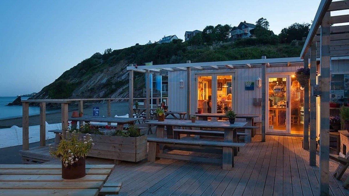 Millendreath Apartment | Sea Breeze Premier apartments are perfect for a getaway with friends.
