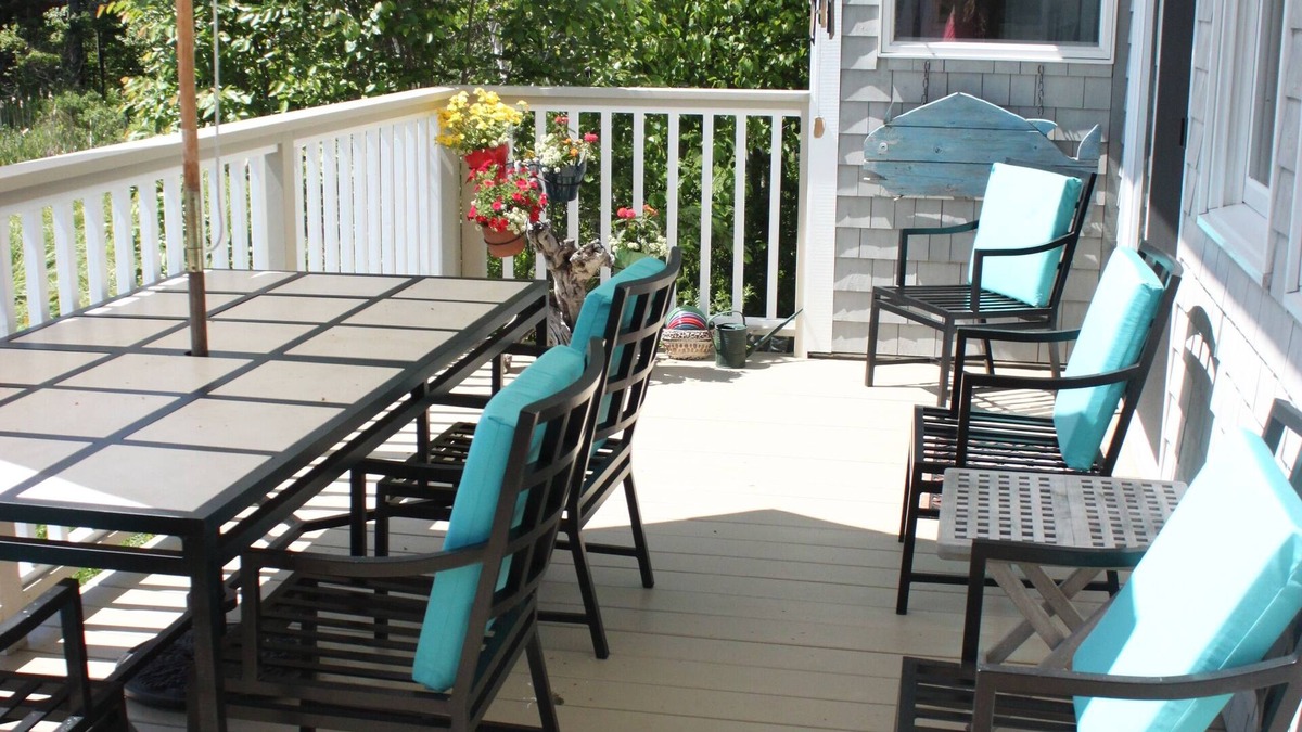 Tremont House | Sea Breezes is an elegant waterfront house