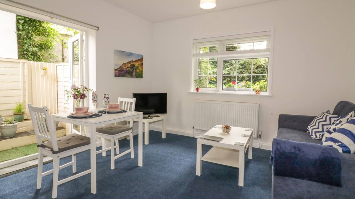 Crantock Cottage | SEA BREEZES, romantic, character holiday cottage in Crantock