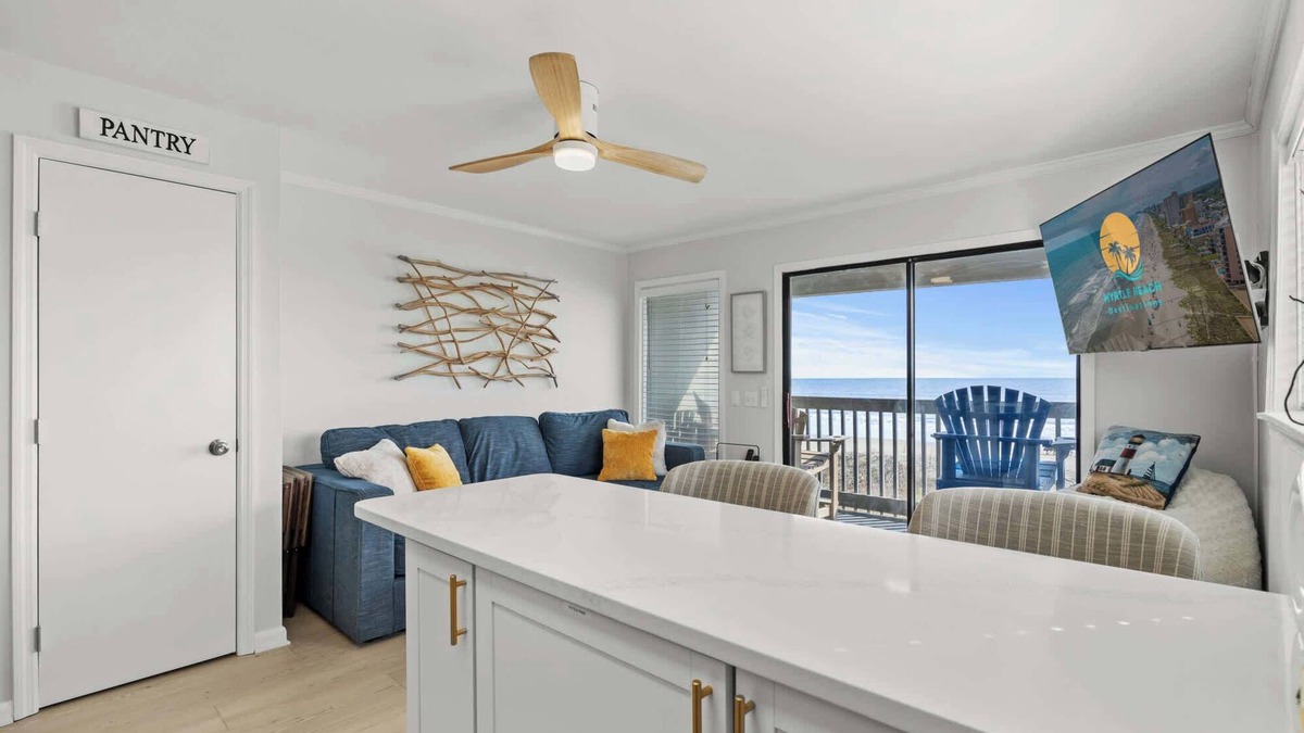 Ash Condo | Sea Cabin 118 - Oceanfront, End-Unit!