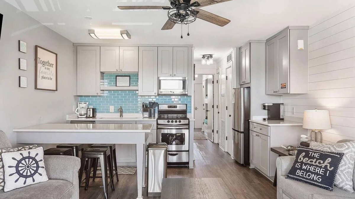 Charleston County Condo | Sea Cabin 208 | 1 Bedroom Oceanfront Condo | Pool | Just Renovated