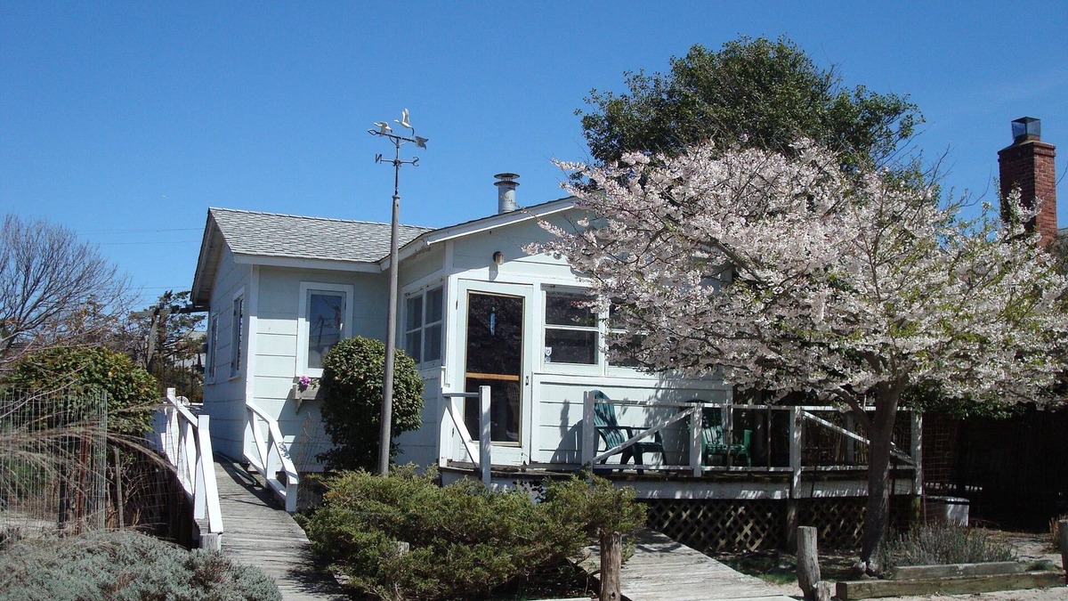 Ocean Beach House | Sea Capt's Cottage, Steps to ocean
