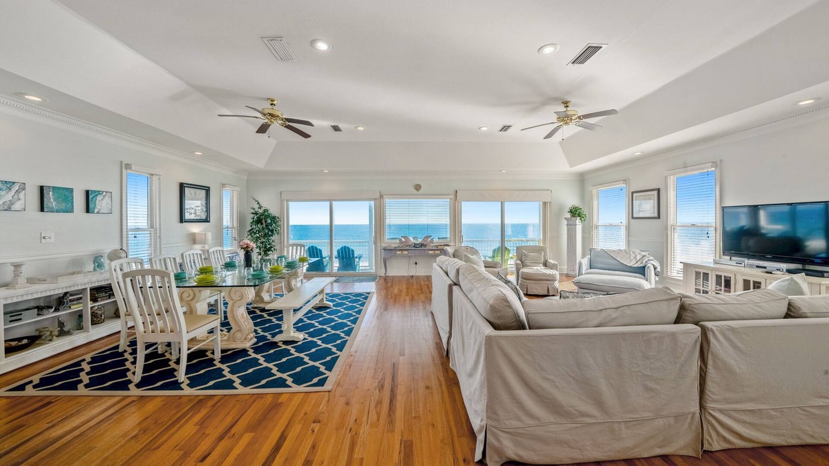 Plantation House | Sea Chalet: 5BR Beachfront Home in Plantation- Sleeps 14, Pet Friendly!