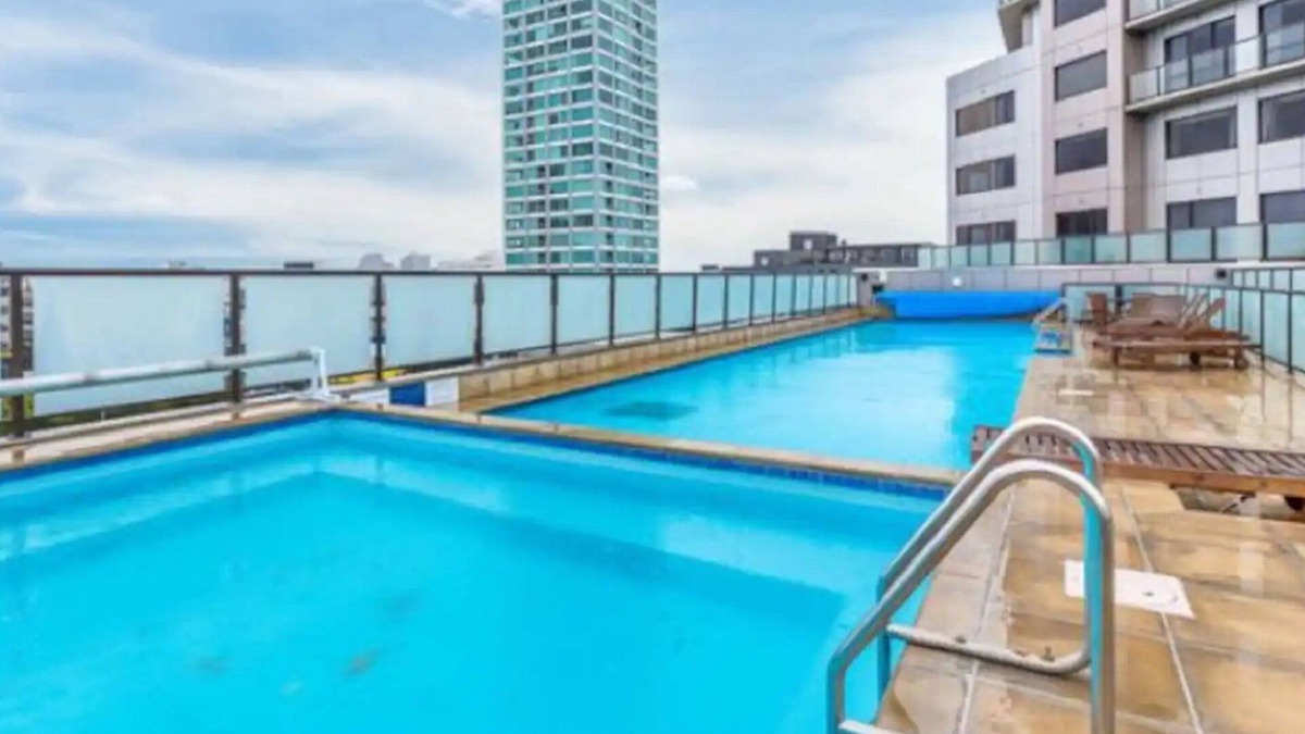 Takapuna Apartment | Sea City Views Takapuna Studio w Carpark