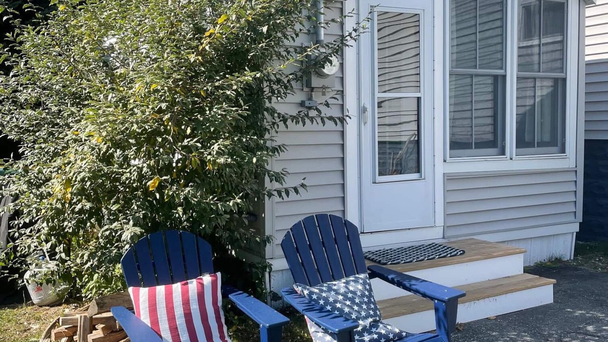 Scarborough House | Sea-clusion by the sea! Cozy cottage within step of the beach!