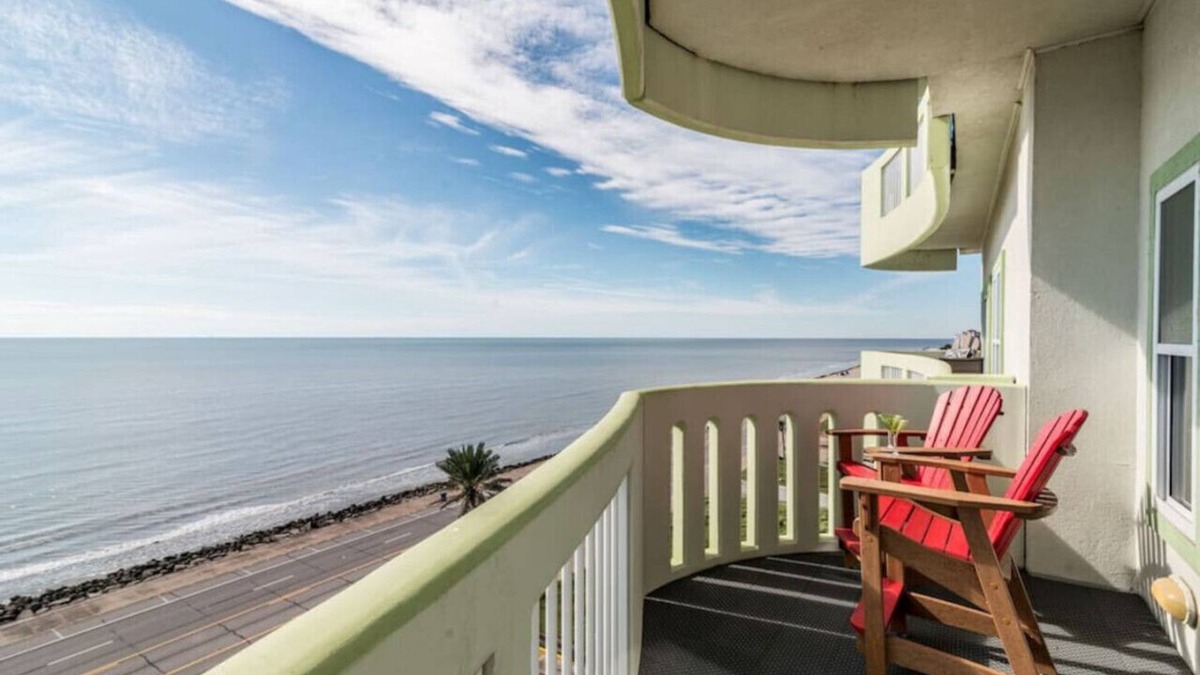 Galveston Condo | Sea Deuce by the Ocean | Ocean View | Seawall Blvd