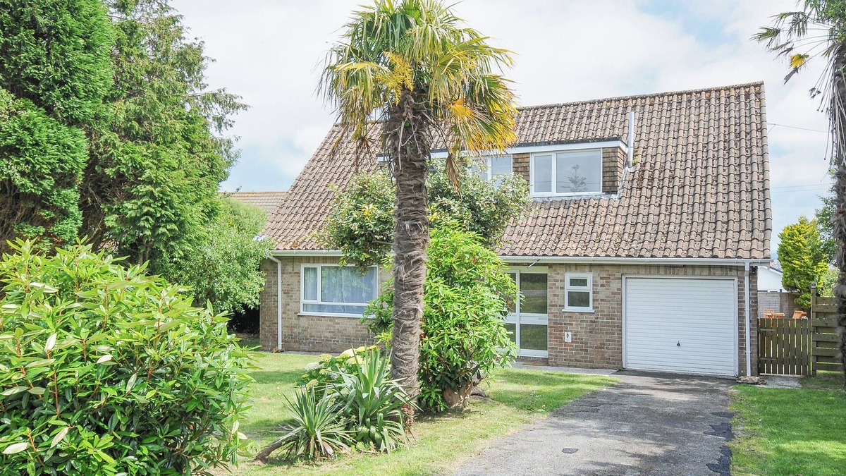 Carlyon Bay Cottage | SEA DRIFT, pet friendly, with a garden in Carlyon Bay