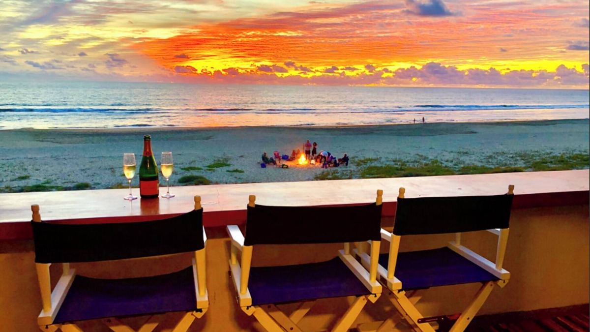 Cerritos Condo | ★Sea-Esta ★BEACHFRONT★ Surf Condo! Pool & Hot Tub! Surf Views! Right On The Sand