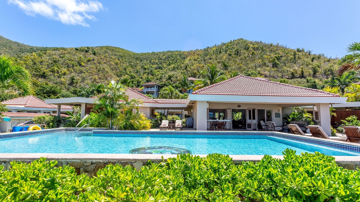 Spanish Town Villa | Sea Fans - 4 BR Beachfront Villa on Spectacular Mahoe Bay