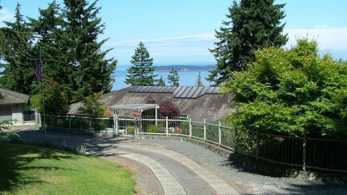 Olga Apartment | Sea Forever Guest House.Stunning Views of Sea & Mountains. Pet Friendly.Quiet.