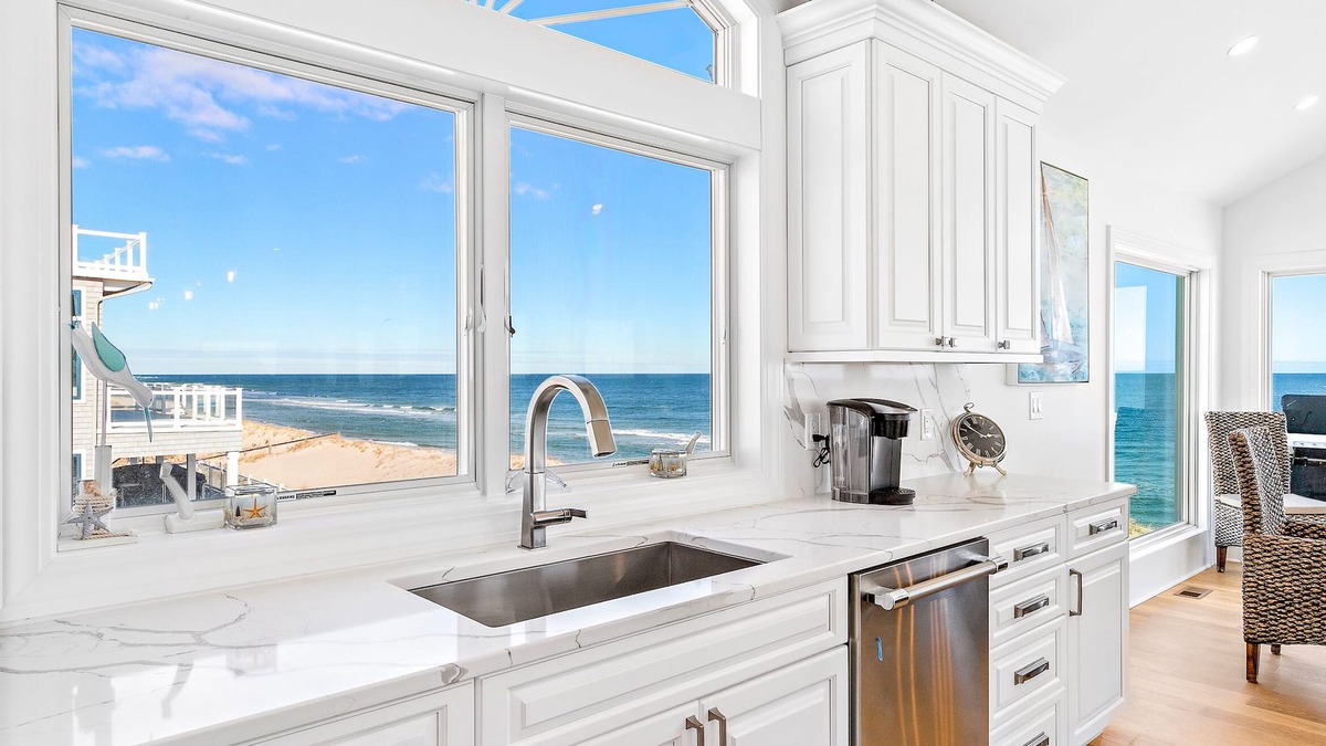 Beach Haven Gardens House | “Sea Forever” Holgate Oceanfront- pet friendly, elevator, 5 Br