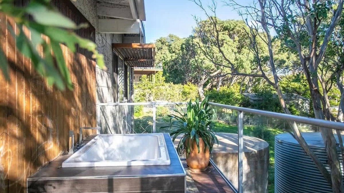 Kioloa House | Sea Forever Summary: